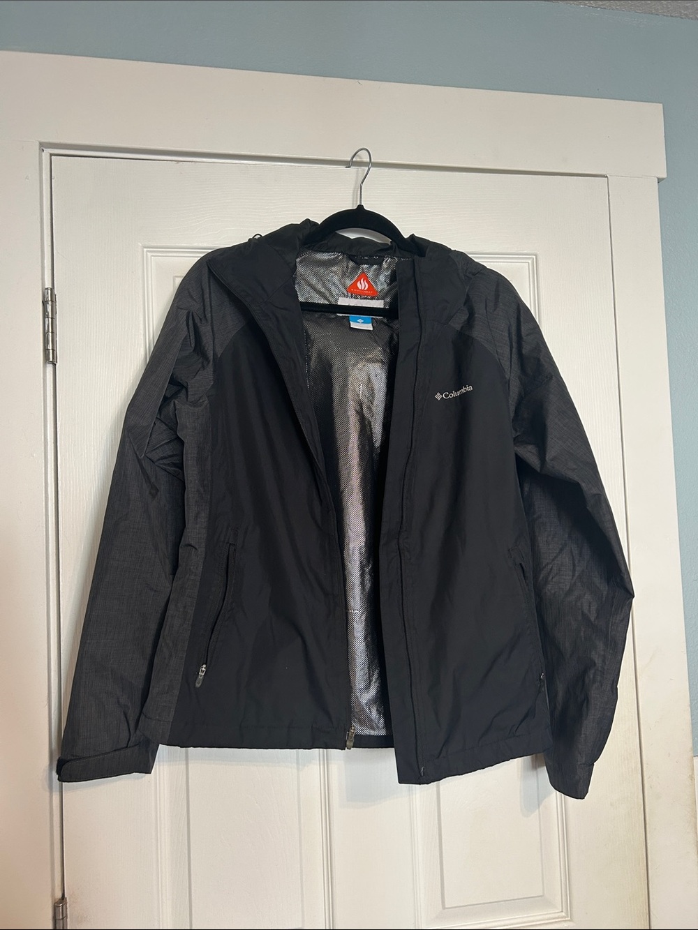 Columbia Women’s Black Hooded Rain Jacket